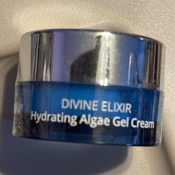 Amy Morrison Discover Beaury box with 6 products, 3 full size and 3 samples NEW - Picture 4 of 10